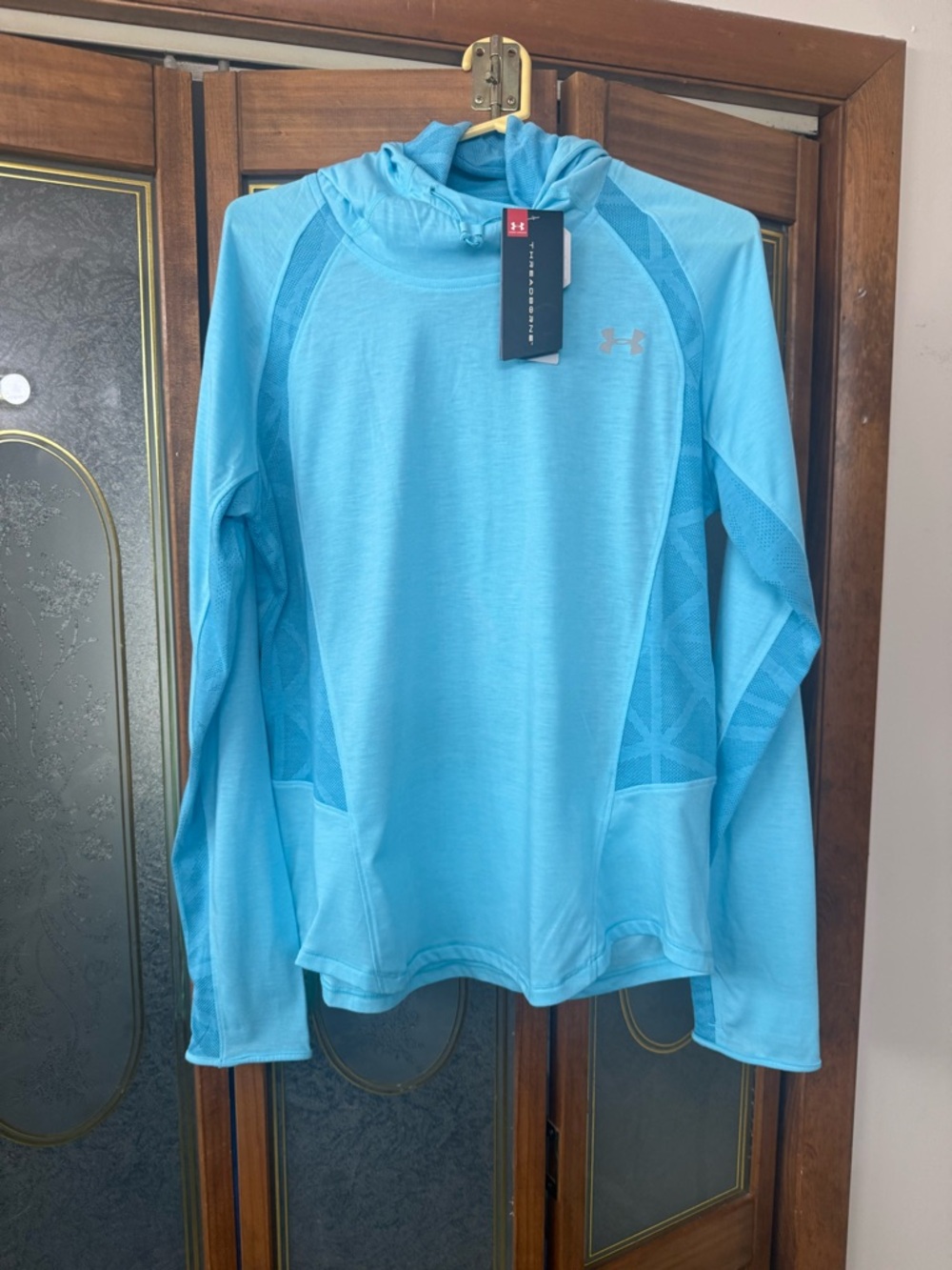 Under Armour Light Blue Hooded Performance Pullover, BRAND NEW